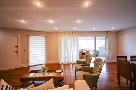 Apartamento para alugar com 205m², 3 quartos e 4 vagas Apartamento para alugar com 205m², 3 quartos e 4 vagasSala de Estar