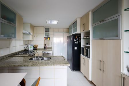 Cozinha de apartamento para alugar com 3 quartos, 205m² em Vila Sofia, São Paulo