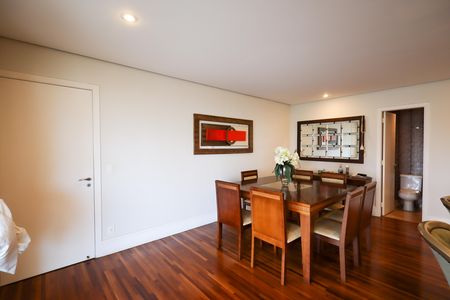 Apartamento para alugar com 205m², 3 quartos e 4 vagas Apartamento para alugar com 205m², 3 quartos e 4 vagasSala de Jantar