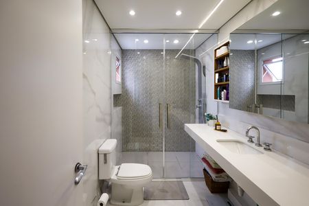 Apartamento para alugar com 205m², 3 quartos e 4 vagas Apartamento para alugar com 205m², 3 quartos e 4 vagasBanheiro Suíte 1