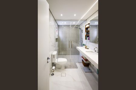 Apartamento para alugar com 205m², 3 quartos e 4 vagas Apartamento para alugar com 205m², 3 quartos e 4 vagasBanheiro Suíte 1