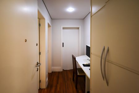 Apartamento para alugar com 205m², 3 quartos e 4 vagas Apartamento para alugar com 205m², 3 quartos e 4 vagasHall de distribuição