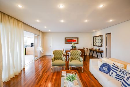 Apartamento para alugar com 205m², 3 quartos e 4 vagas Apartamento para alugar com 205m², 3 quartos e 4 vagasSala de Estar