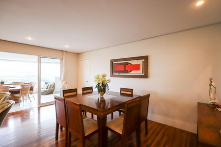 Apartamento para alugar com 205m², 3 quartos e 4 vagas Apartamento para alugar com 205m², 3 quartos e 4 vagasSala de Jantar