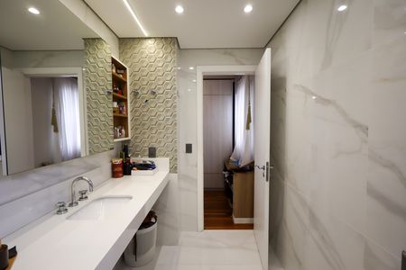 Apartamento para alugar com 205m², 3 quartos e 4 vagas Apartamento para alugar com 205m², 3 quartos e 4 vagasBanheiro Suíte 1