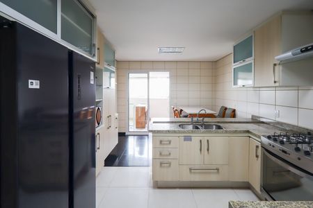 Apartamento para alugar com 205m², 3 quartos e 4 vagas Apartamento para alugar com 205m², 3 quartos e 4 vagasCozinha