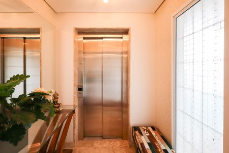 Apartamento para alugar com 205m², 3 quartos e 4 vagas Apartamento para alugar com 205m², 3 quartos e 4 vagasHall de entrada