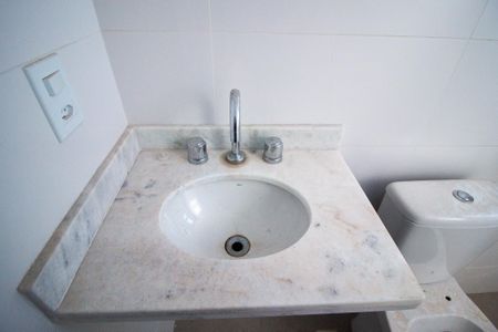 Apartamento para alugar com 71m², 2 quartos e 2 vagas Apartamento para alugar com 71m², 2 quartos e 2 vagasBanheiro