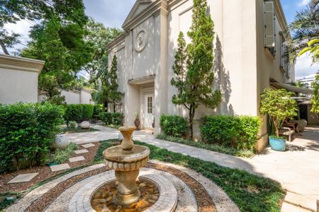 Casa à venda com 5 quartos, 584m² em Vila Madalena, São Paulo
