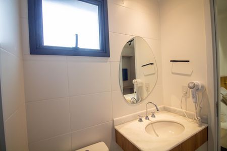Banheiro de kitnet/studio para alugar com 1 quarto, 25m² em Brooklin, São Paulo