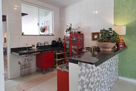 Casa à venda com 190m², 2 quartos e 2 vagas Casa à venda com 190m², 2 quartos e 2 vagasCozinha