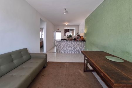 Casa à venda com 190m², 2 quartos e 2 vagas Casa à venda com 190m², 2 quartos e 2 vagasSala