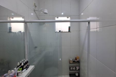 Casa à venda com 190m², 2 quartos e 2 vagas Casa à venda com 190m², 2 quartos e 2 vagasBanheiro Social