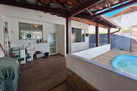 Casa à venda com 190m², 2 quartos e 2 vagas Casa à venda com 190m², 2 quartos e 2 vagasQuintal