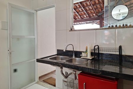 Casa à venda com 190m², 2 quartos e 2 vagas Casa à venda com 190m², 2 quartos e 2 vagasCozinha