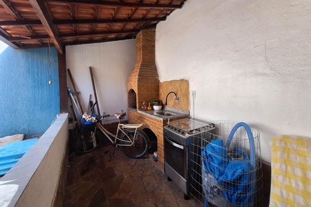 Casa à venda com 190m², 2 quartos e 2 vagas Casa à venda com 190m², 2 quartos e 2 vagasQuintal