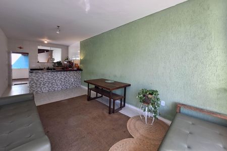 Sala de casa à venda com 2 quartos, 190m² em Maravista, Niterói