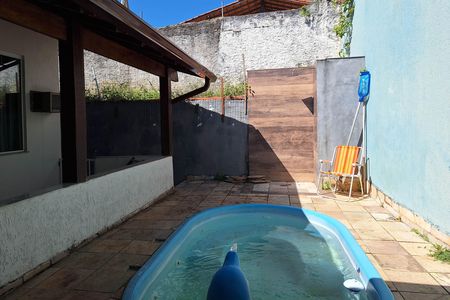 Casa à venda com 190m², 2 quartos e 2 vagas Casa à venda com 190m², 2 quartos e 2 vagasQuintal