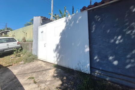 Casa à venda com 190m², 2 quartos e 2 vagas Casa à venda com 190m², 2 quartos e 2 vagasFachada