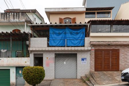 Casa à venda com 200m², 3 quartos e 6 vagasFachada + plaquinha