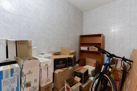 Casa à venda com 200m², 3 quartos e 6 vagasDespensa/Quarto de serviço