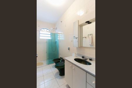 Casa à venda com 200m², 3 quartos e 6 vagasBanheiro social 1