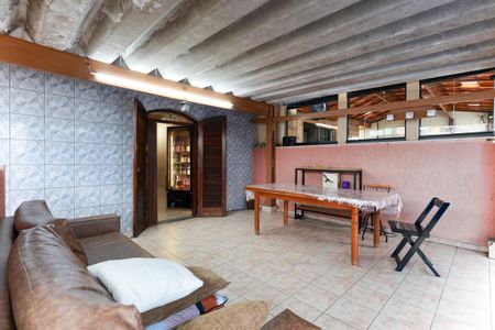 Casa à venda com 200m², 3 quartos e 6 vagasVaranda