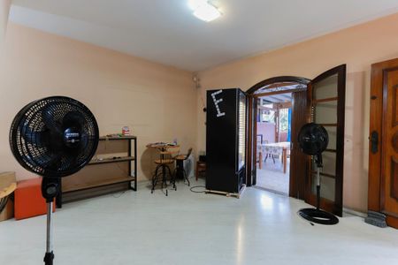 Casa à venda com 200m², 3 quartos e 6 vagasSala