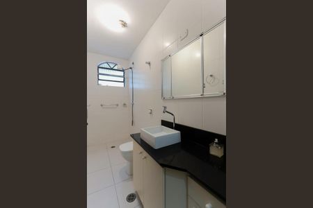Casa à venda com 200m², 3 quartos e 6 vagasBanheiro social 2