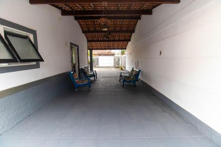 Garagem de casa à venda com 2 quartos, 450m² em Engenho do Mato, Niterói