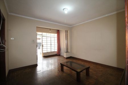Casa à venda com 130m², 2 quartos e 3 vagasSala