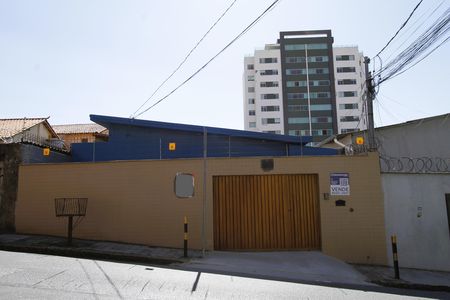 Fachada de casa à venda com 4 quartos, 310m² em Carlos Prates, Belo Horizonte