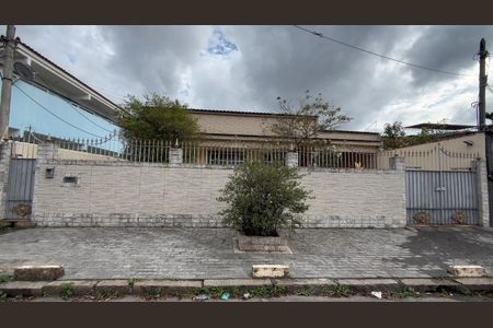 Fachada de casa à venda com 3 quartos, 210m² em Taquara, Rio de Janeiro