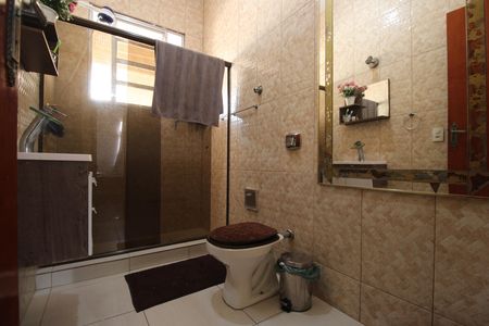Banheiro social de casa à venda com 3 quartos, 210m² em Taquara, Rio de Janeiro