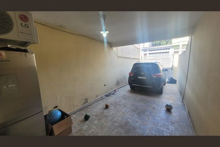 Garagem de casa à venda com 3 quartos, 153m² em Vila Santa Virginia, São Paulo