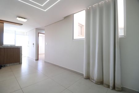 Sala de apartamento para alugar com 2 quartos, 55m² em Novo Mundo, Uberlândia