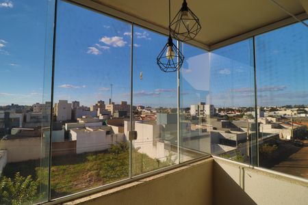 Sacada de apartamento para alugar com 2 quartos, 55m² em Novo Mundo, Uberlândia