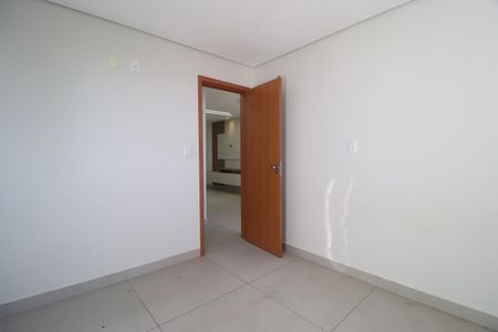 Quarto 1 de apartamento para alugar com 2 quartos, 55m² em Novo Mundo, Uberlândia