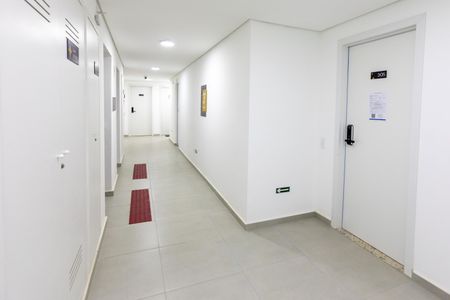 Hall do Elevador/Entrada do Apartamento de apartamento para alugar com 2 quartos, 60m² em Loteamento Residencial Vila Bella Dom Pedro, Campinas