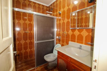 Banheiro social de casa para alugar com 2 quartos, 130m² em Vila Dinorah, São Paulo
