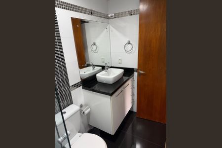Banheiro de apartamento à venda com 2 quartos, 68m² em Jardim Itu, Porto Alegre
