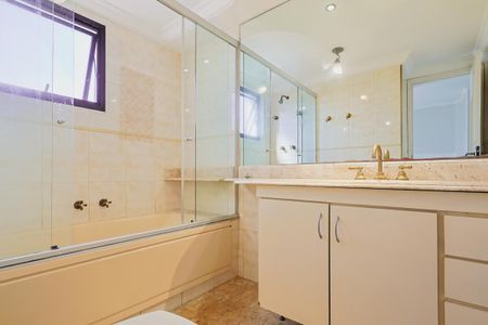 Apartamento à venda com 96m², 3 quartos e 2 vagas Apartamento à venda com 96m², 3 quartos e 2 vagasBanheiro da Suite 1