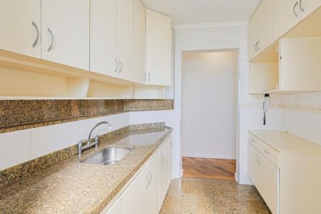 Apartamento à venda com 96m², 3 quartos e 2 vagas Apartamento à venda com 96m², 3 quartos e 2 vagasCozinha
