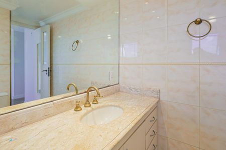 Apartamento à venda com 96m², 3 quartos e 2 vagas Apartamento à venda com 96m², 3 quartos e 2 vagasBanheiro da Suite 1