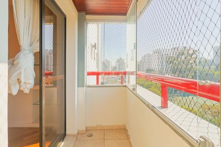 Apartamento à venda com 96m², 3 quartos e 2 vagas Apartamento à venda com 96m², 3 quartos e 2 vagasVaranda