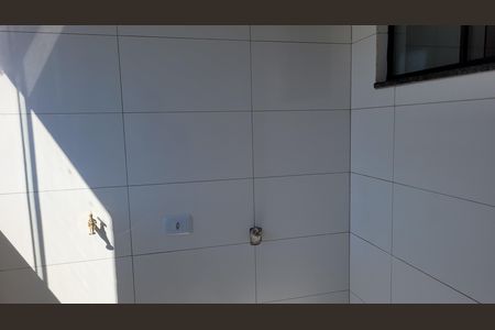 Cozinha e Área de Serviço de kitnet/studio para alugar com 1 quarto, 42m² em Jardim Napoli I, Itaquaquecetuba