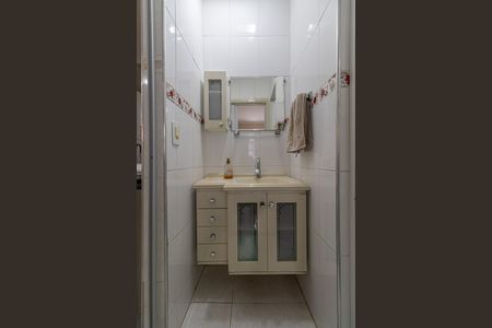 Banheiro de apartamento à venda com 2 quartos, 60m² em Conjunto Residencial José Bonifácio, São Paulo