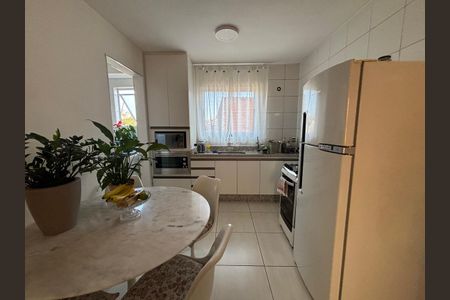 Cozinha de apartamento à venda com 2 quartos, 53m² em Jardim Miriam, São Paulo
