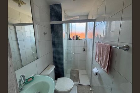 Banheiro de apartamento à venda com 2 quartos, 53m² em Jardim Miriam, São Paulo