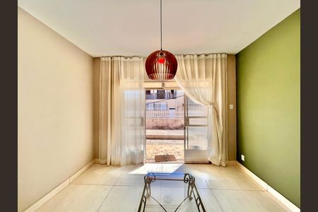 Casa para alugar com 3 quartos, 300m² em Sagrada Família, Belo Horizonte